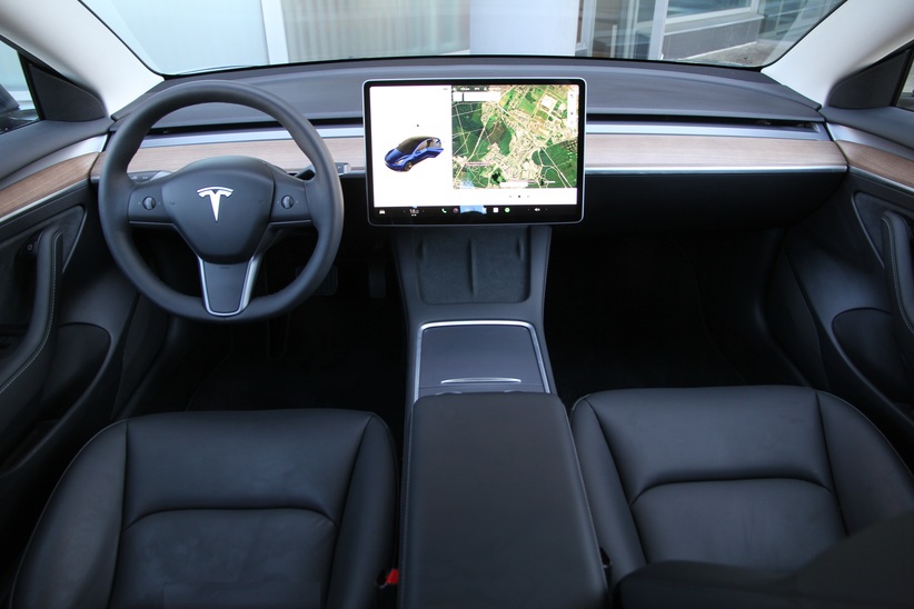 Tesla Model 3 Autopilot, 60kw/h
