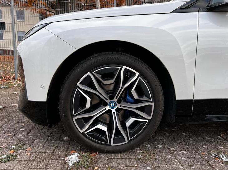 BMW iX xDrive40