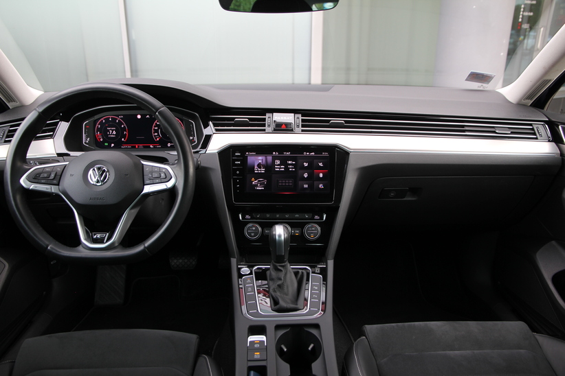 VW Passat B8 R-Line 2.0 TSI