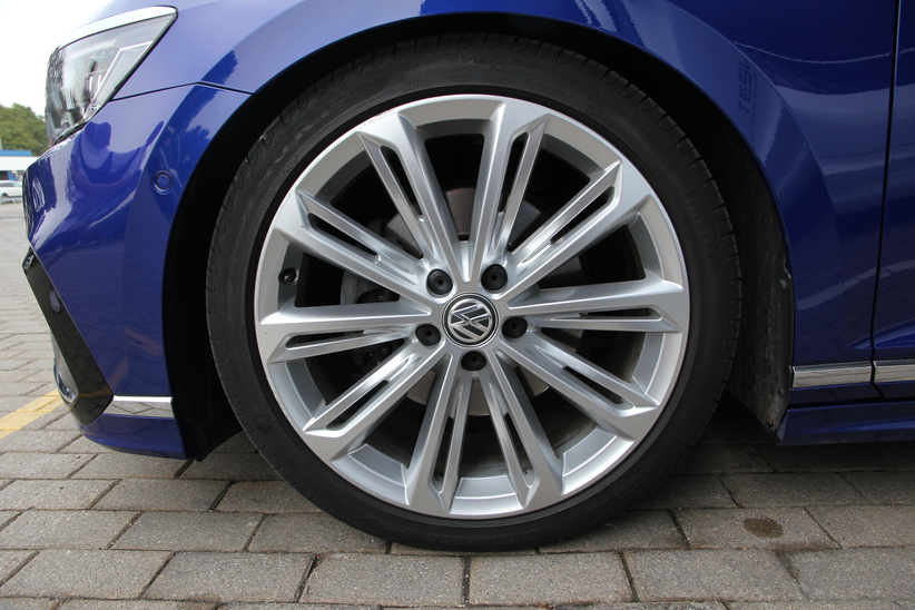 VW Passat B8 R-Line 2.0 TSI