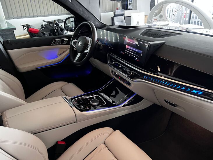 BMW X7 40D LCI 7 vietas