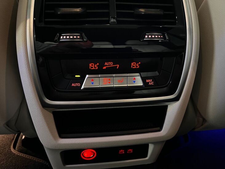BMW X7 40D LCI 7 vietas