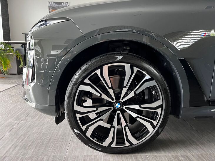 BMW X7 40D LCI 7 vietas