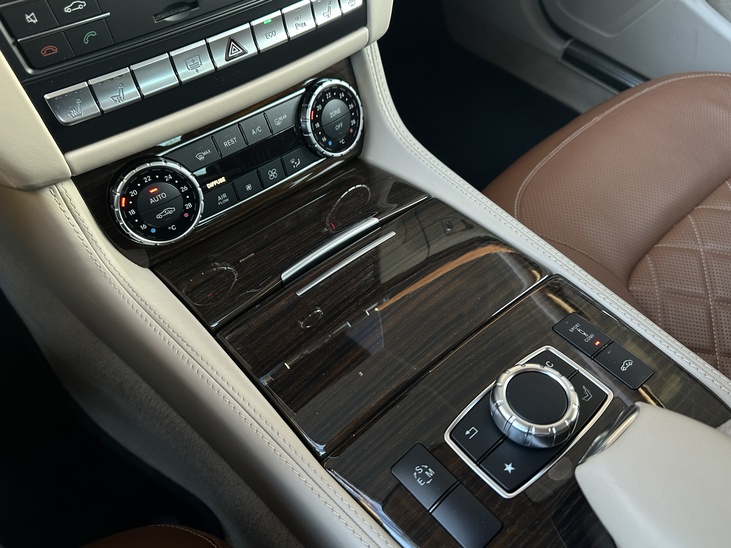 Mercedes Benz CLS500 4Matic