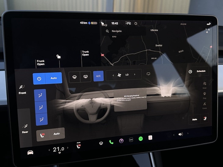 Tesla Model 3 SR+