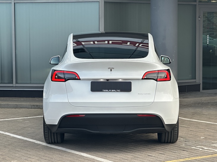 Tesla Model Y Long Range 7 Vietas