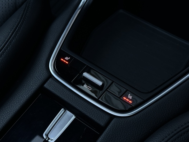 Porsche Panamera 4