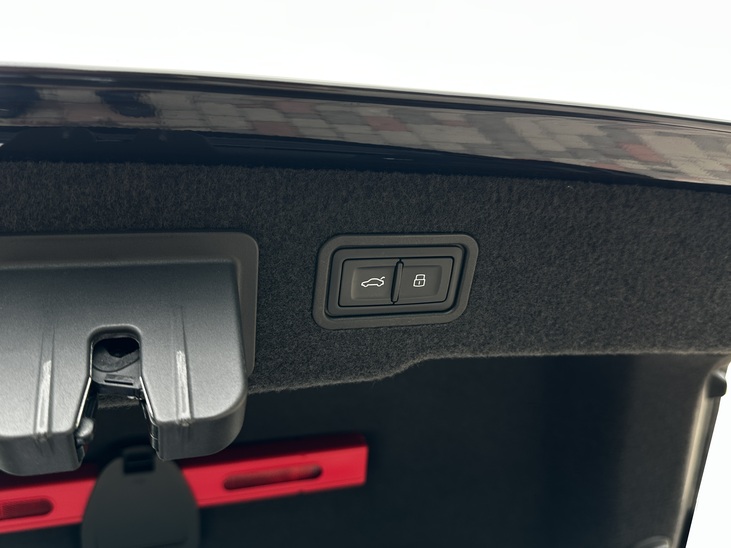 Audi A8 L quattro