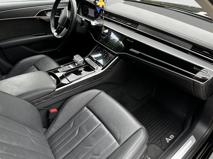 Audi A8 L quattro