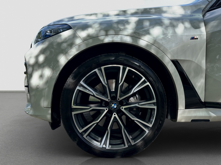 BMW X7 M50i