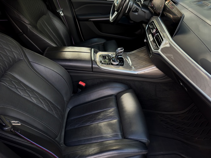 BMW X7 M50i