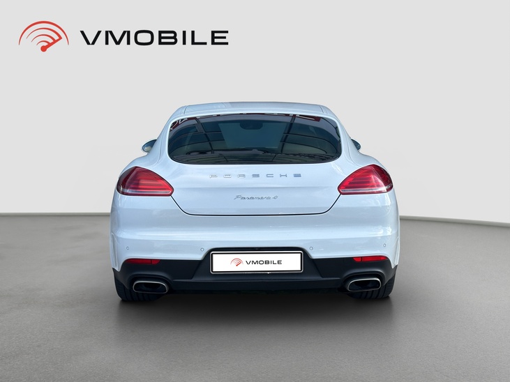 Porsche Panamera 4