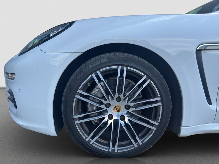 Porsche Panamera 4
