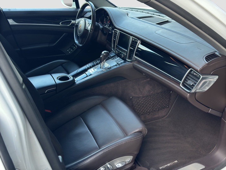 Porsche Panamera 4