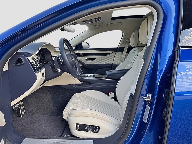 Bentley Flying Spur Azure V8
